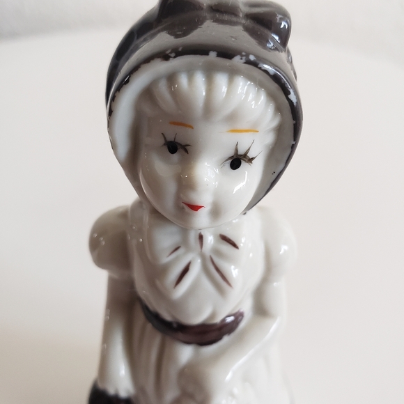 Vintage Porcelain Girl In Bonnet W/Parasol Detailed Figurine - Picture 9 of 13